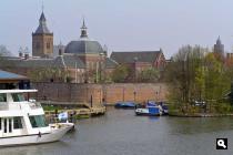 gezicht vanaf de brug over de Linge te Leerdam
