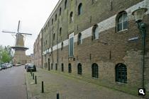 Molen De Nieuwe Palmboom en oud pakhuis