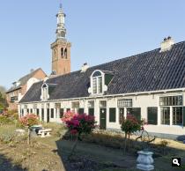Dronrijp, hofje en kerk