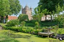 Hattem, parkje en stadspoort