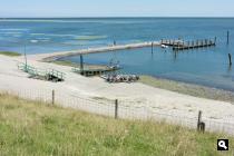 Waddenzeedijk met steigertje