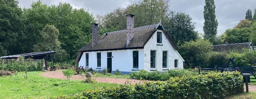 Lopen langs een museum