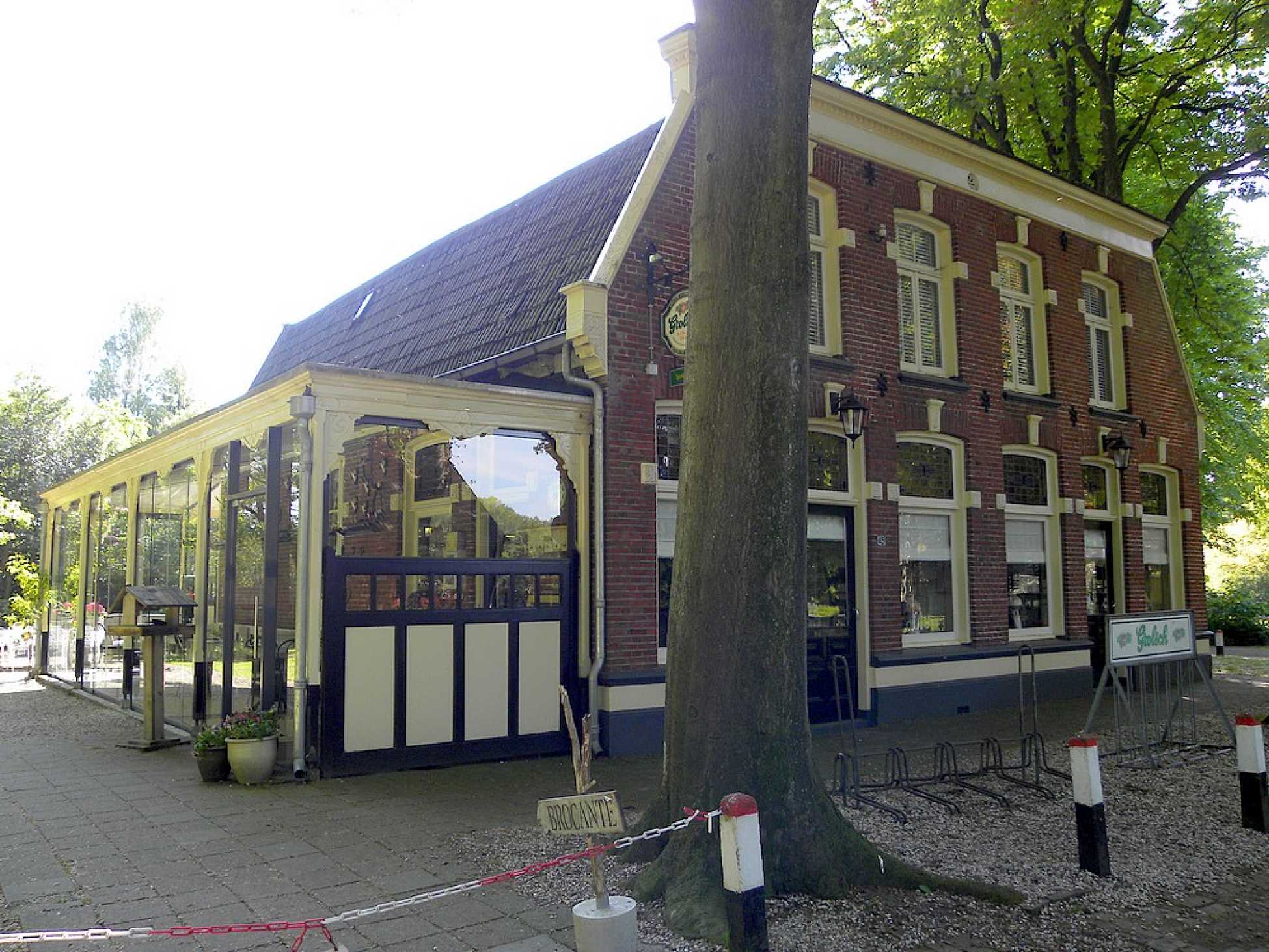 theehuis Sprakel in het bos