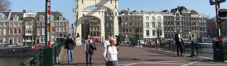 Wandelen door de binnenstad van Amsterdam