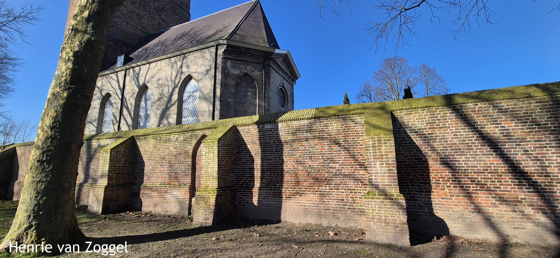 Kerkmuur bij de Knoptoren Kerkmuur bij de Knoptoren