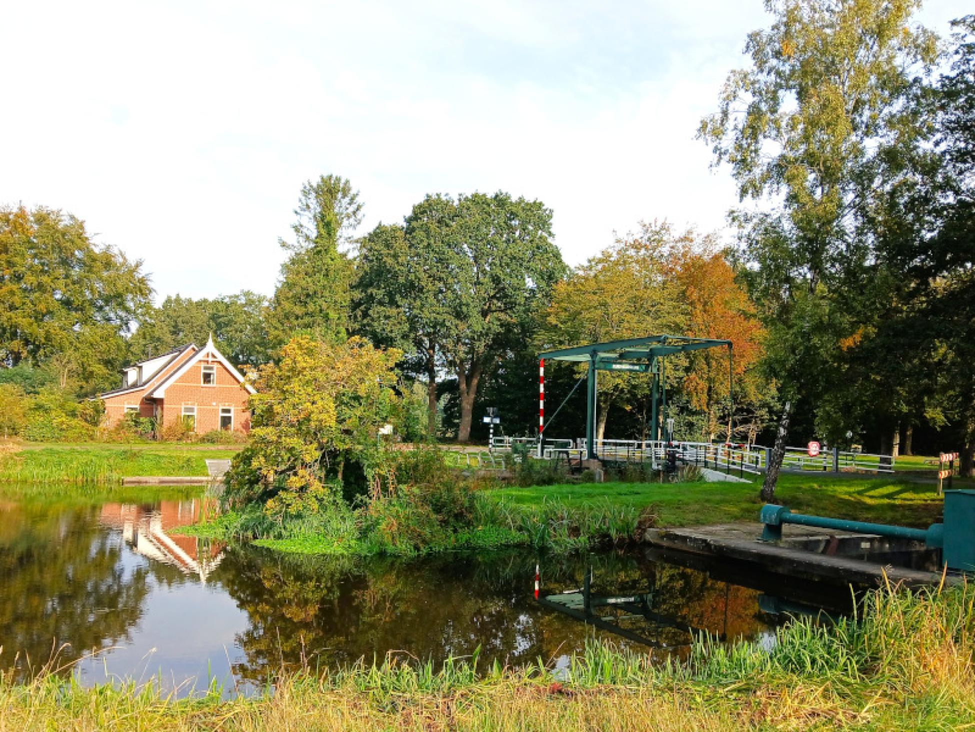 De Zuidveldsluis en de boswachterswoning