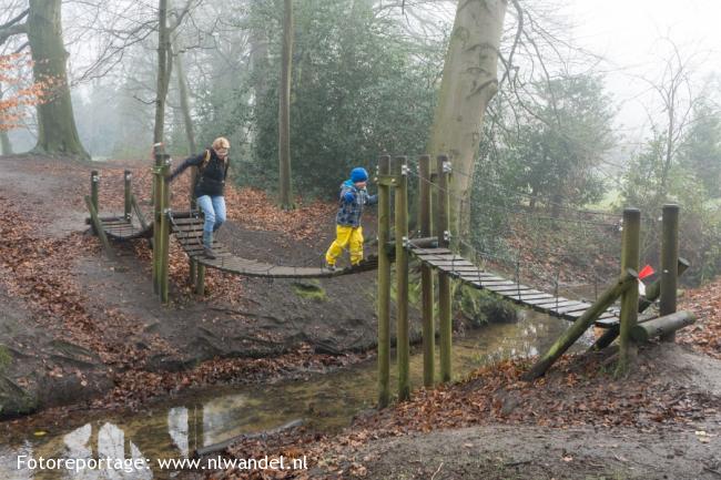 Hangbrug over de Roombeek