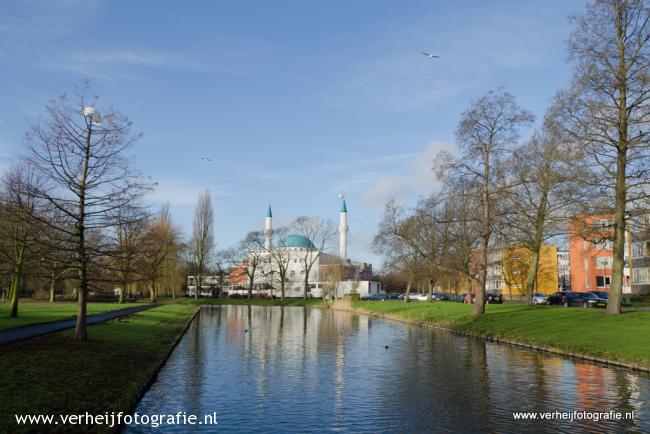 Park Vlaardingerdijk met het Islamitisch Centrum Schiedam