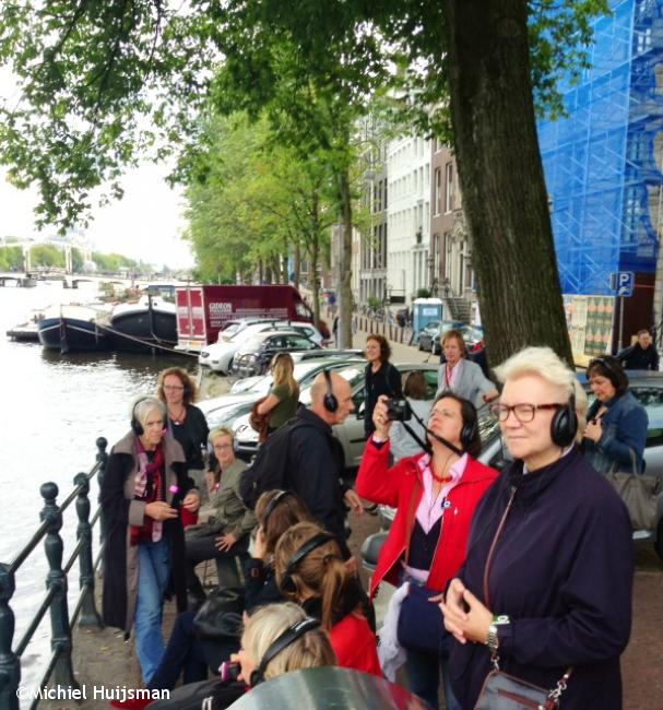 Luisteren naar geluiden van de gracht