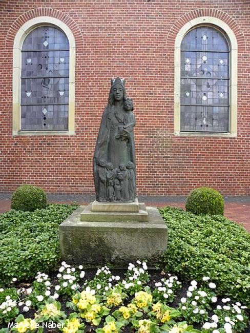 Mariabeeld bij Maria Himmelfahrt Kirche