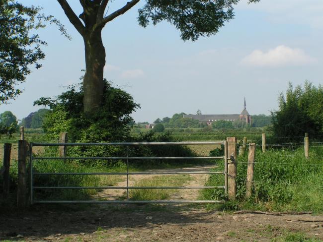 De Oeffeltse weiden met Kruisherenklooster