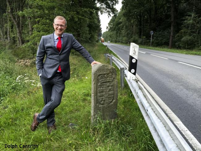 burgemeester bij grenspaal