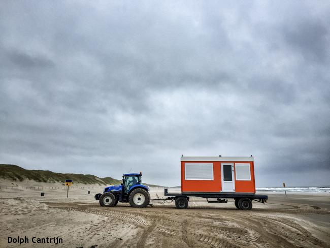strandpaviljoens worden opgeruimd strandpaviljoens worden opgeruimd
