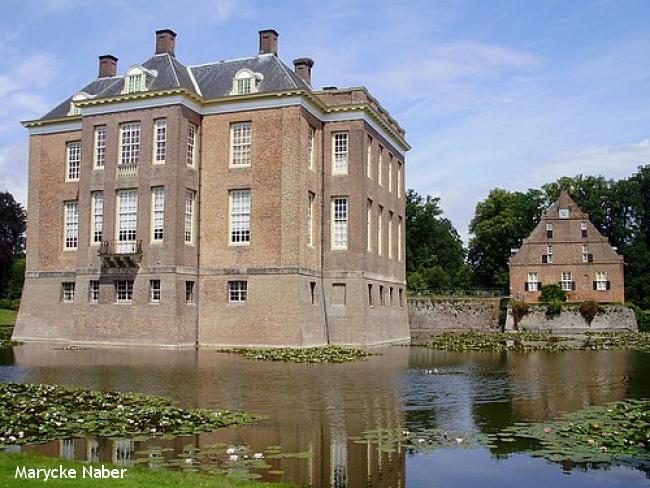 Achterkant kasteel Middachten