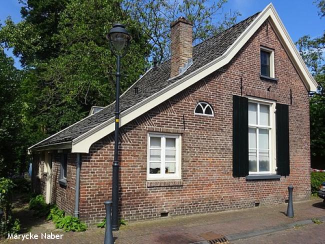 Het Leeuwenkoppenhuisje uit 1878, Molenstraat 10