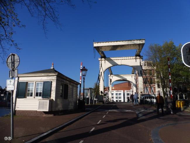Brug met brugwachtershuisje Amsterdam