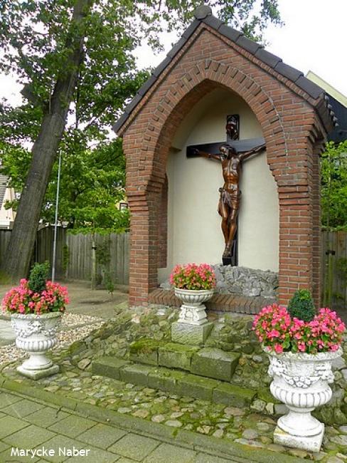 Kruiskapel kerkhof Zenderen