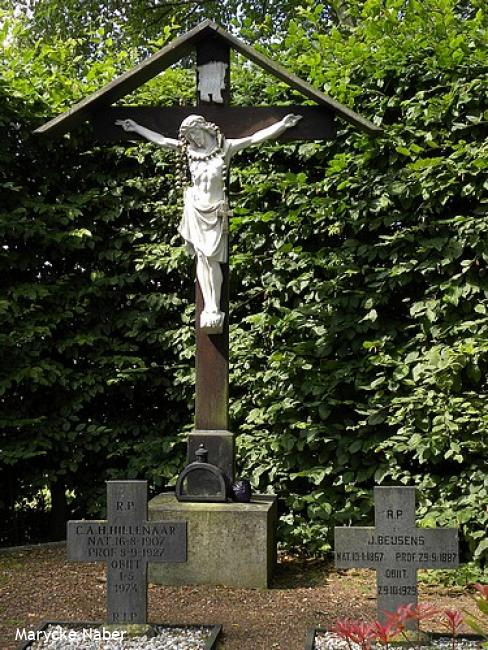 Kruisbeeld kerkhof De Zwanenhof