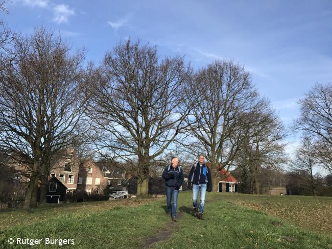 OP de binnenwal van Naarden Vesting