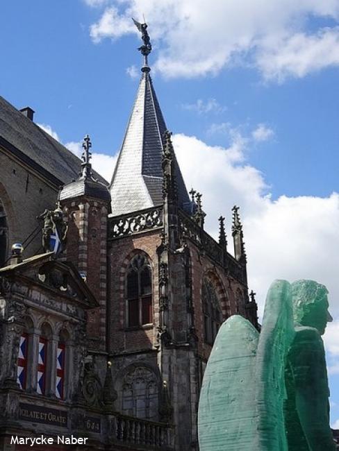 Grote Kerk met Hoofdwacht en aartsengel  Michal, schutspatroon van Zwolle