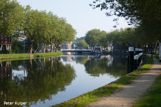 Zicht op Rijn-Schiekanaal en Oostpoortbrug