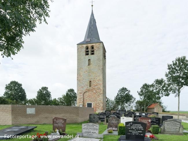 Tsjerkebuorren, eenzame toren