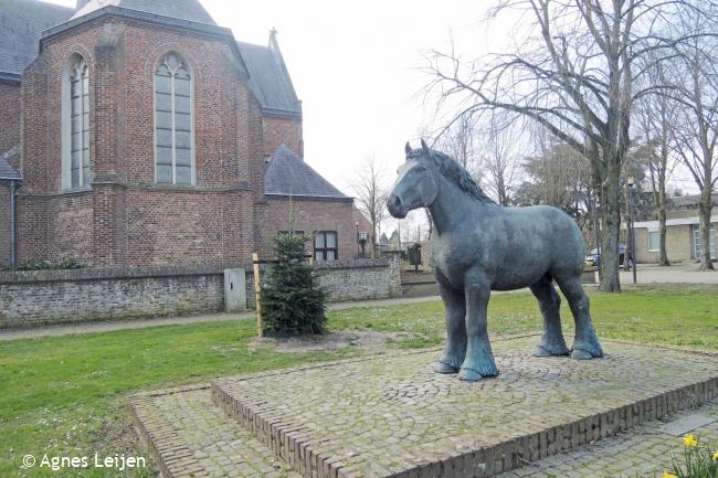 Standbeeld van het Nederlandse Trekpaard in Gerwen
