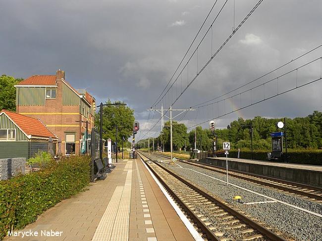 Regenboog bij station Dalfsen