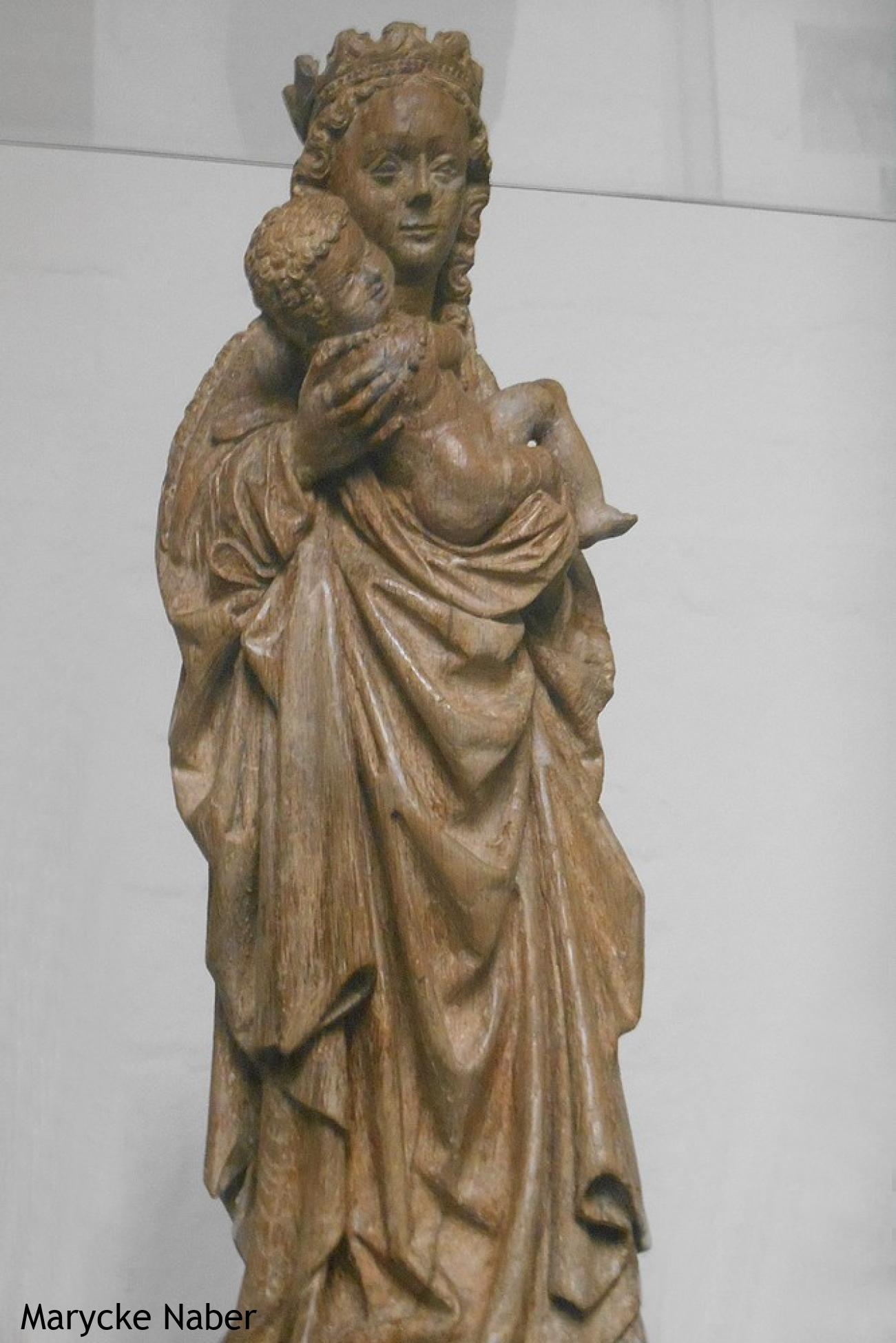 Mariabeeld in Plechelmusbasiliek
