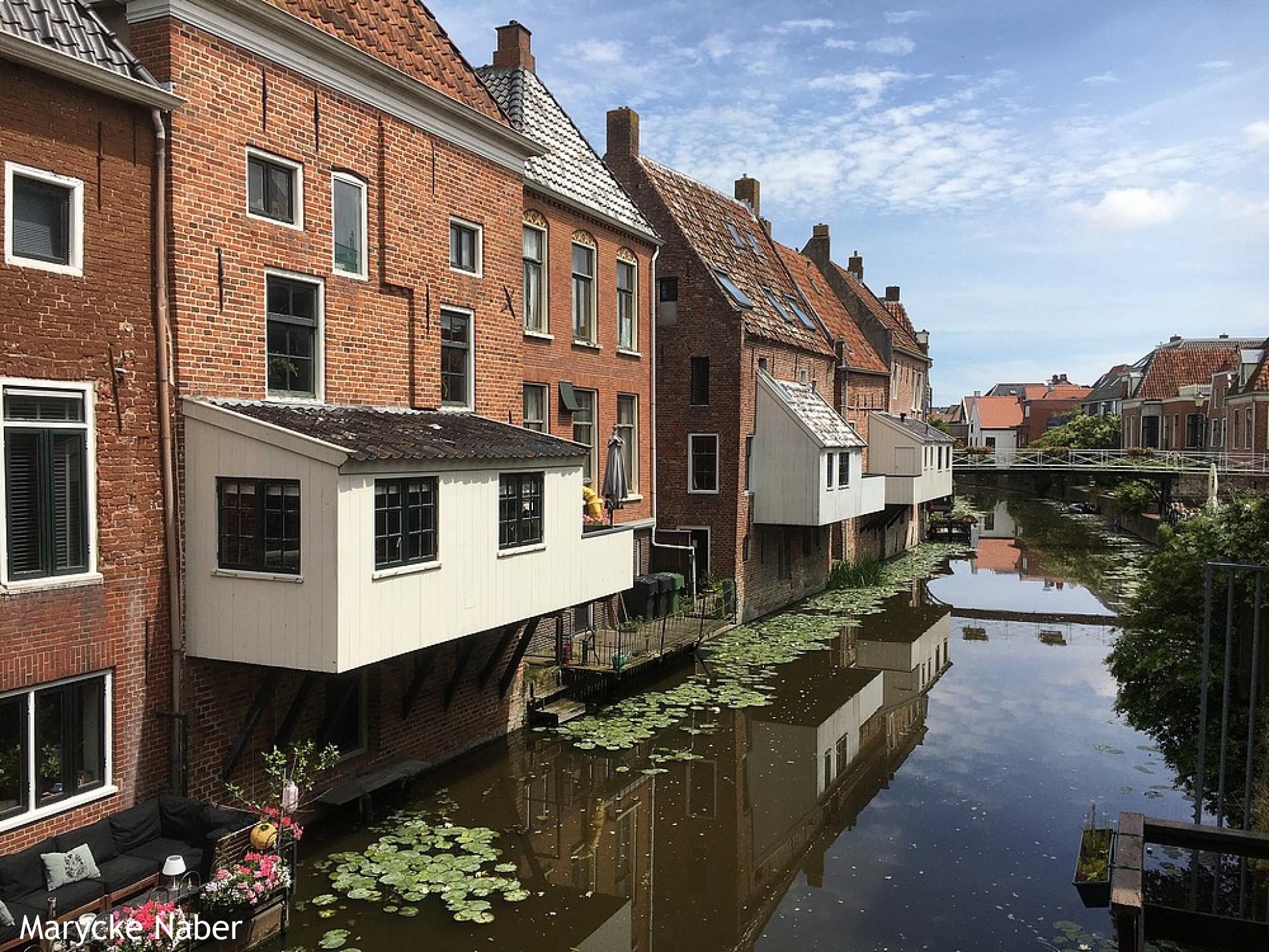 Hangende keukens vanaf de Vlintenbrug