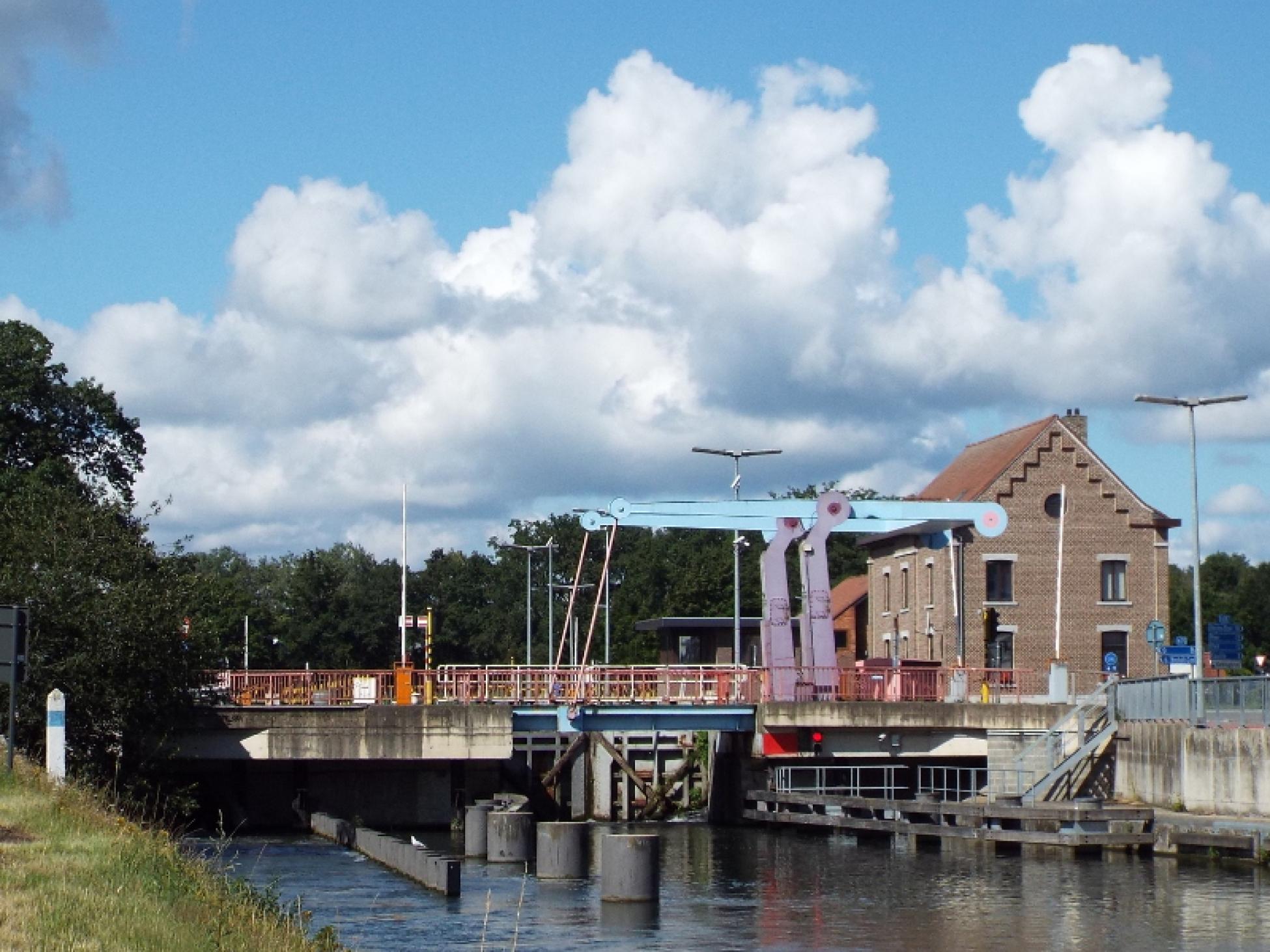 Brug bij sluis 17 de stop van Lozen
